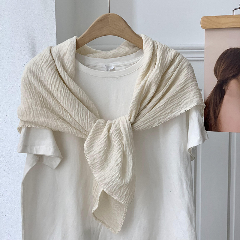 90 toallas cuadradas para mujeres otoño y invierno 2025 nuevo color sólido borde de dientes curvos bolsas de pañuelo protector de cuello bufandas bufandas de seda al por mayor