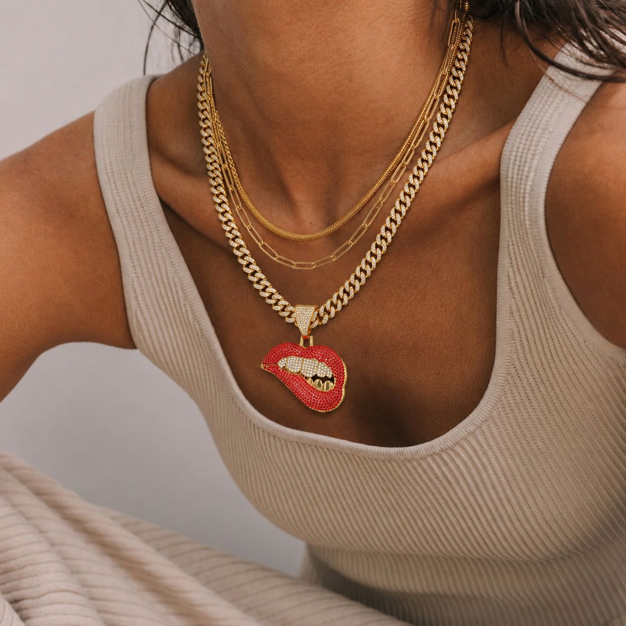 European and American alloy sexy lip-biting hip hop personalized creative pendant, hip hop Cuban chain necklace, exclusively for cross-border sales