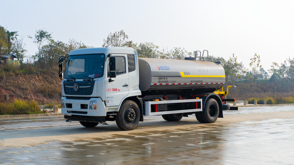National Vi Dongfeng Tianjin 14-Cubic-Meter Sprinkler Truck, 15-Cubic-Meter Foton Sprinkler Truck, Landscaping and Roadworks Spraying Vehicle