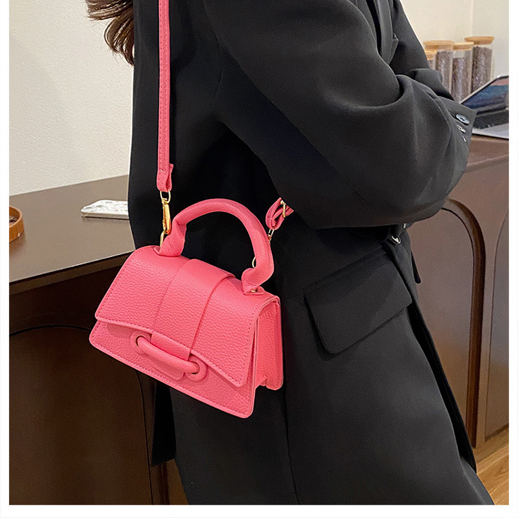 Bolso rojo portátil 2024 nuevo estilo moda y estilo occidental de alta gama bolso de mensajero de un solo hombro versión coreana mini bolso de viaje