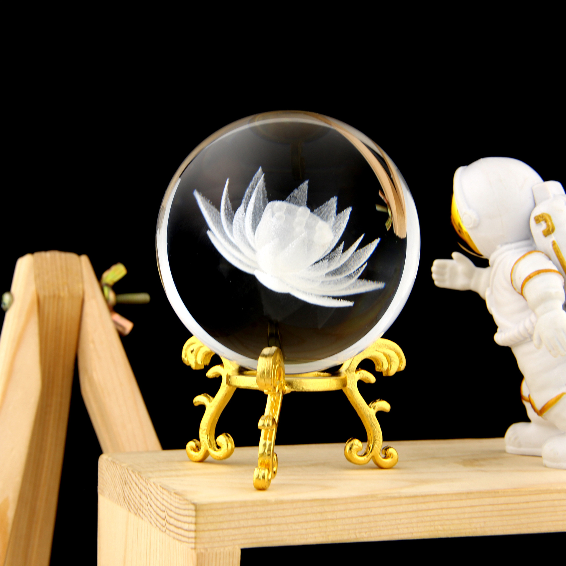 Fabricante de Puzhou, bola de cristal grabada, decoración para el hogar, venta al por mayor transfronteriza, adecuada para salas de estudio, gabinetes de TV y cualquier escena versátil.