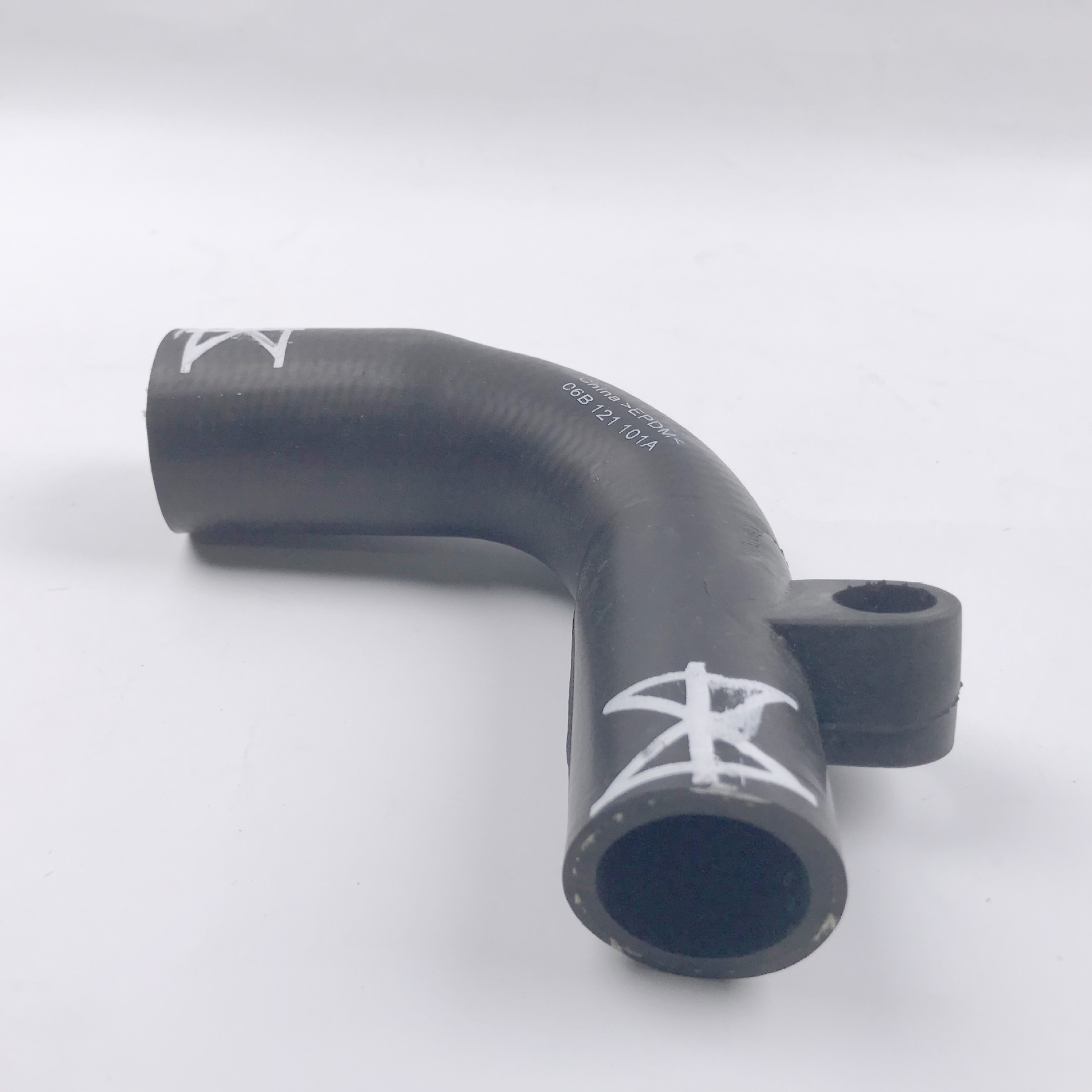 Suitable for Audi A4 2003-2009 Car Coolant Hose 06B121101A