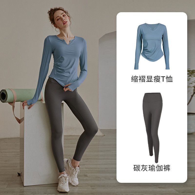 ↑ blusa azul + pantalones grises de carbono - Lista de compras obligatorias