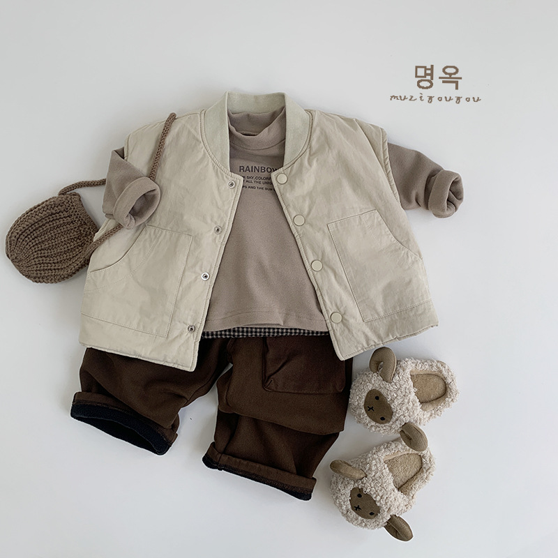Ju es bueno para combinar con la camisa de fondo de terciopelo para niños y niñas. Invierno nuevo estilo para niños.