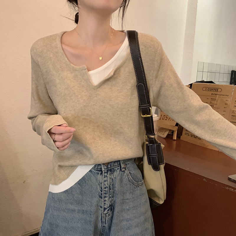 秋冬の女性向けのデザインされたフェイクツーピースのゆったりとした万能ニットセーター、優しいスタイルとコントラストのある気質のボトムセーター|undefined