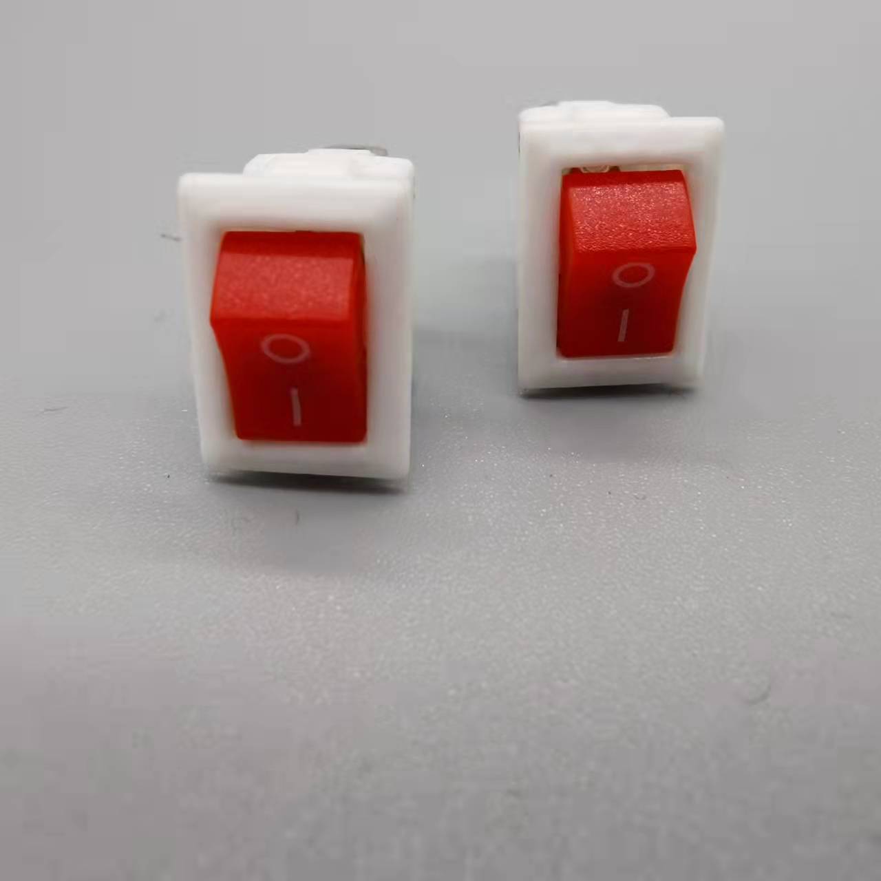 销售船型开关KCD11两脚两档白底红盖10*15船型电源翘板开关