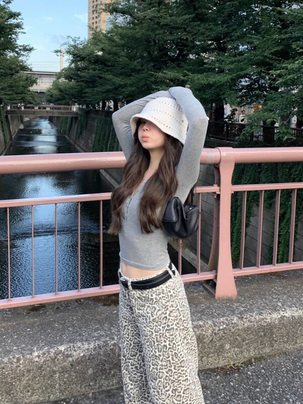 【260克人棉莫代尔】纯色简约纽扣修身显瘦圆领设计感百搭上衣潮|undefined