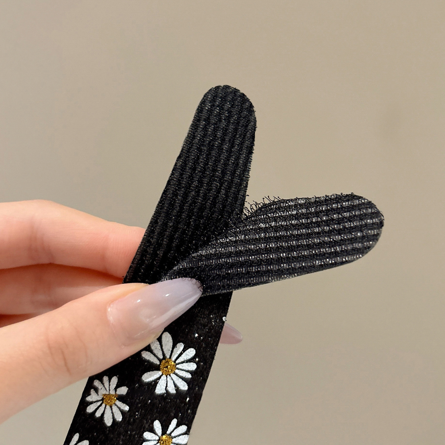 Velcro clip para el cabello rotos clip para el cabello de la red de mujeres con el mismo estilo de verano fuera clip delgado frente pequeña margarita mujer
