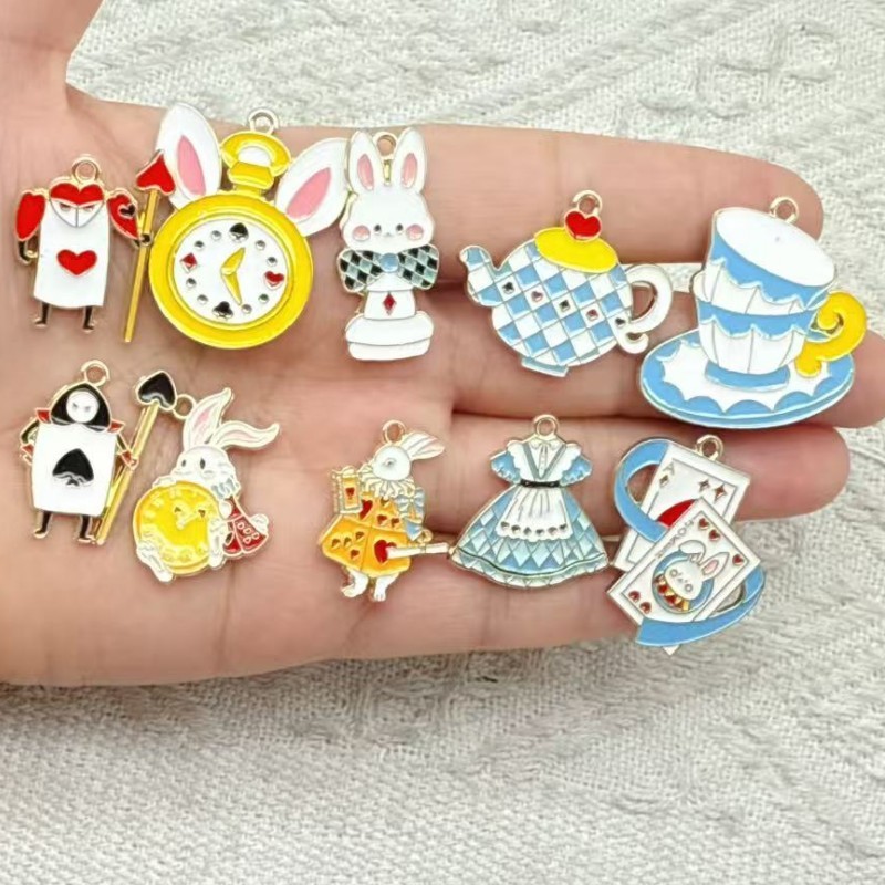漫画不思議の国のアリス DIY 合金オイルドリップアクセサリー甘くてかわいいウサギの女性のバッグペンダント|undefined
