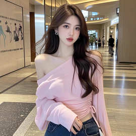 TZ5965温柔甜美气质粉色斜露肩上衣女新款设计感褶皱抽绳短款上衣