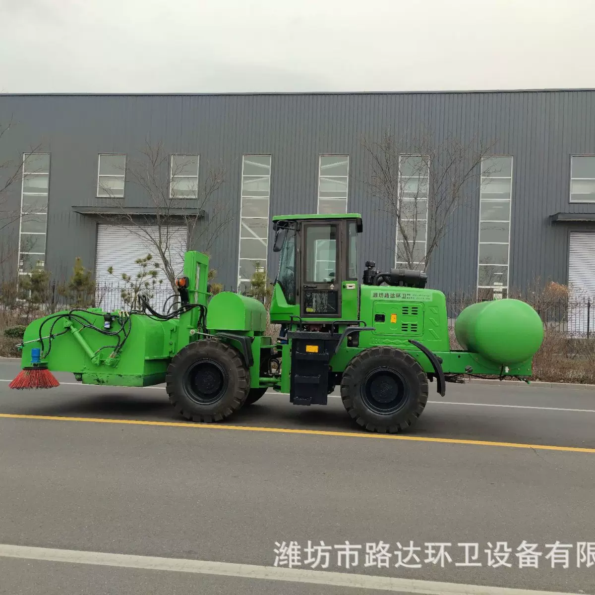 水泥厂指定清扫机环卫道路扫路车铲车扫地机路面石子清理专用机械