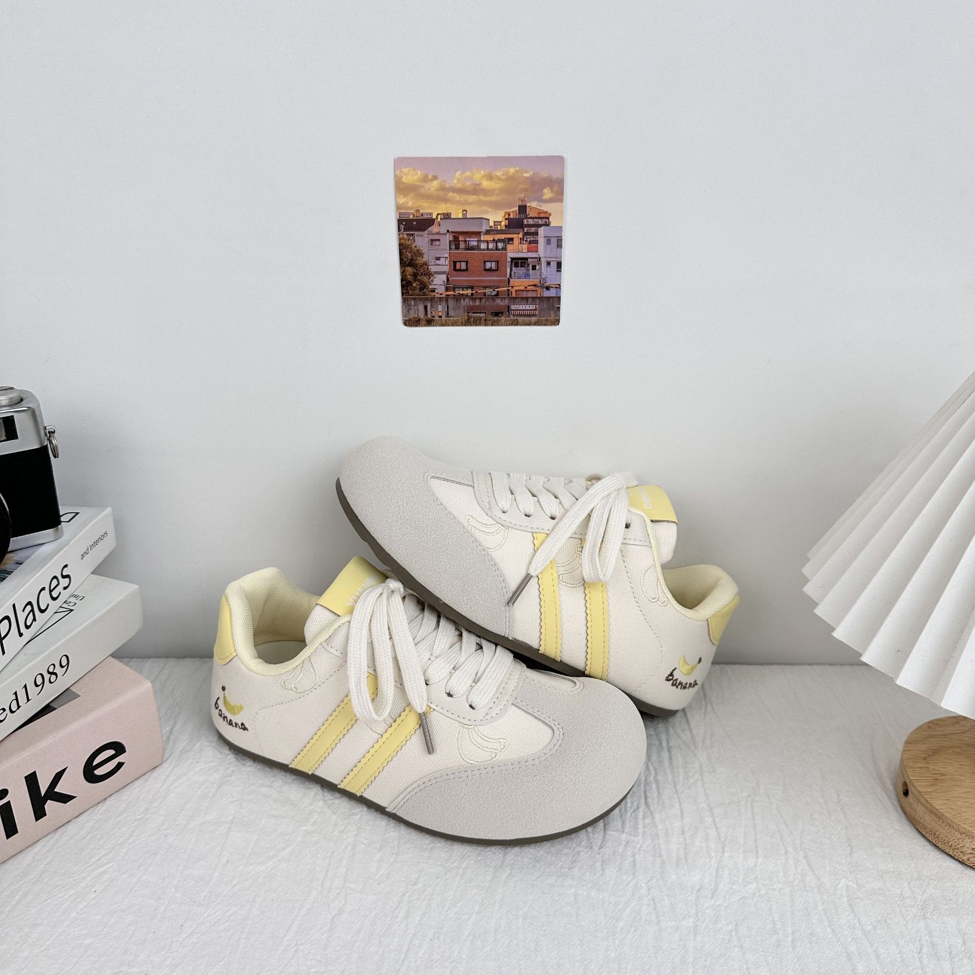 Zapatos de skate de moda de larga onda para mujeres Zapatos de entrenamiento de estilo universal 2025 nuevos zapatos casuales de nicho para mujeres zapatos blancos