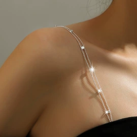 项链;耳钉;肩带、搭扣