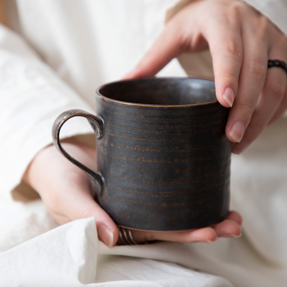 Estilo japonés simple esmalte metálico Renacimiento de alto valor de la oficina de cerámica taza de agua marca taza de café set plato