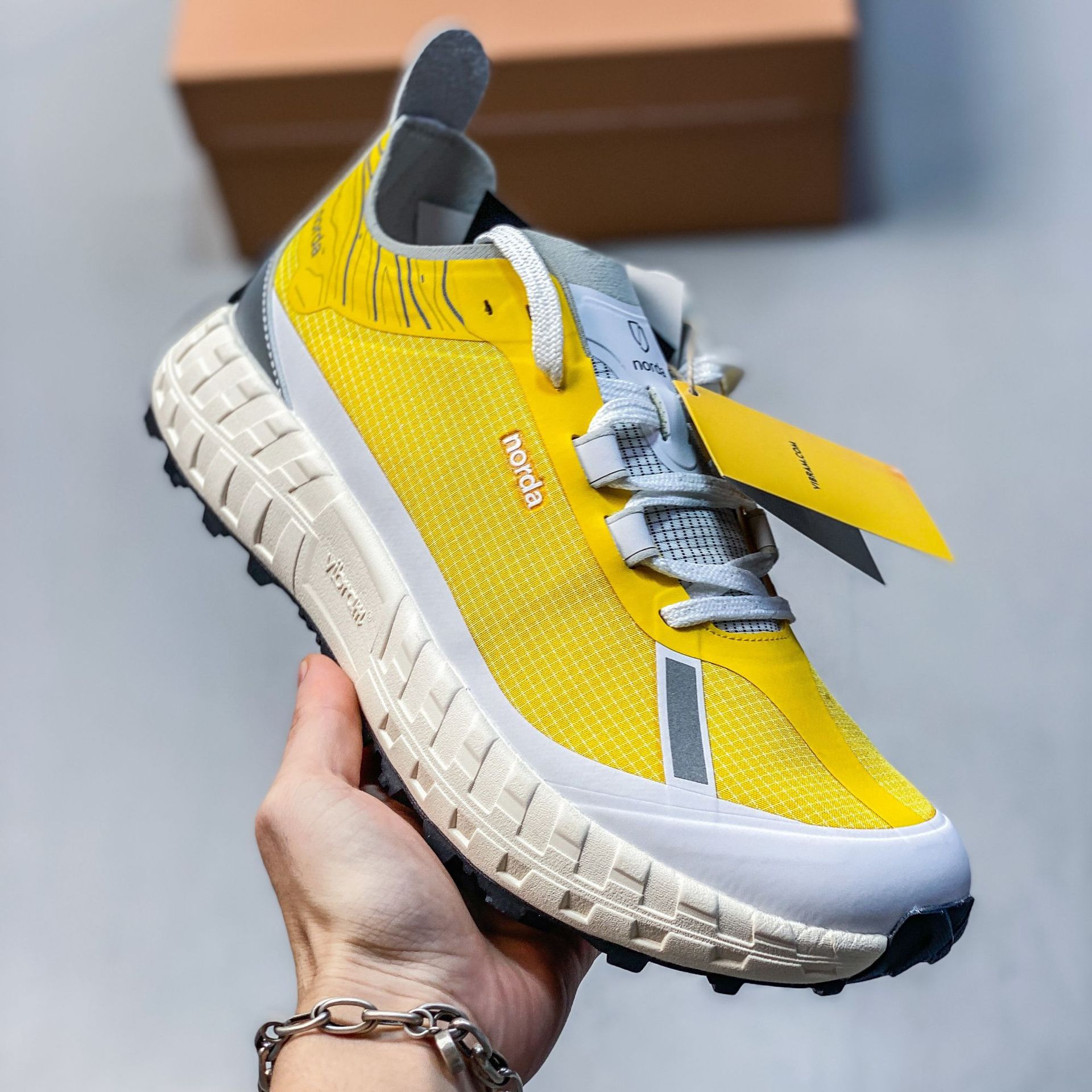Comercio exterior de alta versión zapatillas de corrida de malla de campo NORDA NODA 001 zapatillas de nicho casual