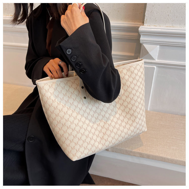 High-end Large-capacity Bag Niche Versatile Commuter Bag Women 2023 New Trendy Texture Portable Tote Bag Large Bag_voghion.com