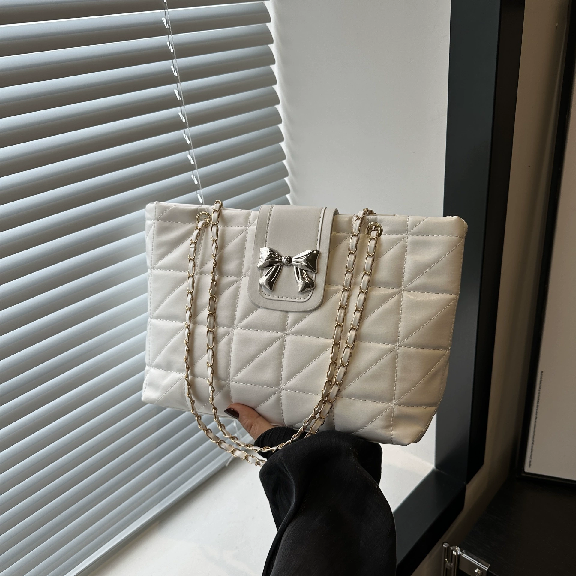 Soft capacious trend one-shoulder bag with diamond pattern, Korean style, chain bag
