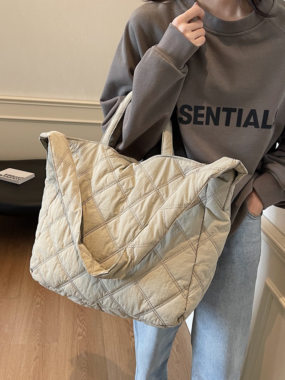 新型クロスボーダー秋冬ファッションブランドの雲がしわになっています。