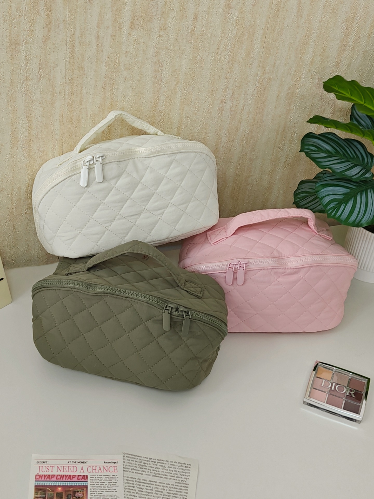 Bolsos de maquillaje portátiles acolchados de gran capacidad, bolsos de baño portátiles para salir, bolsos de almacenamiento de cosméticos, bolsos de viaje personalizables image 6