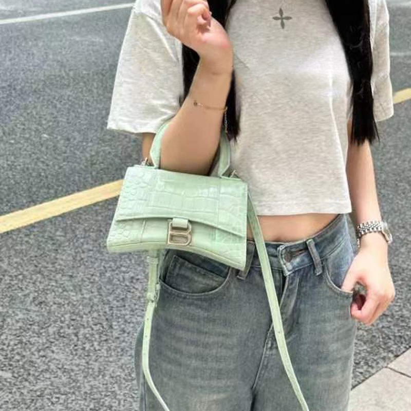 厂家法棍包女手挎斜早春版本精美腋下包感新款提高小众沙漏包牛皮|undefined
