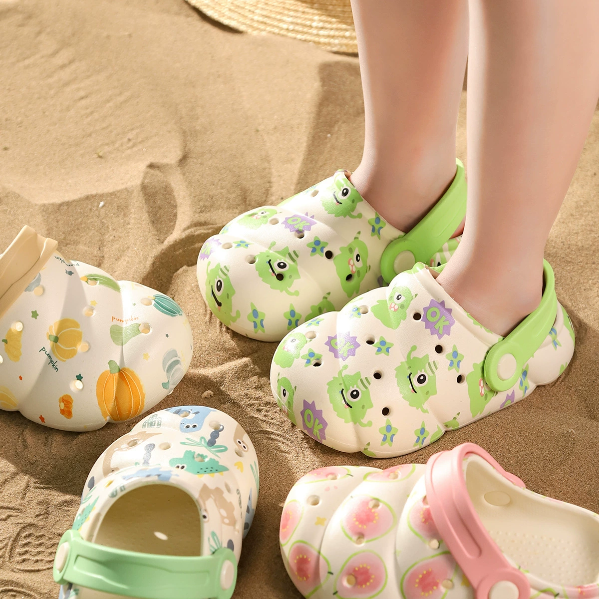 Детские кроксы для малышей, лето 2025, новые антискользящие мягкие подошвы, пляжные сандалии и тапочки для мальчиков и девочек, для верхней одежды
