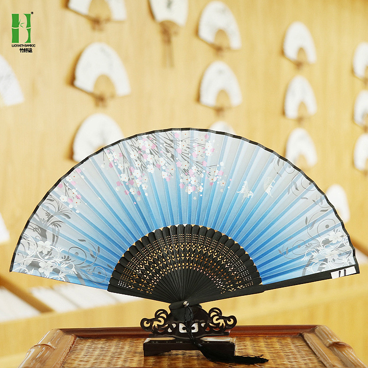 Ventilador antiguo estilo al por mayor Fan bolsa traje artesanía regalo ventilador cara de seda ventilador de publicidad estilo chino plegable ventilador femenino al por mayor