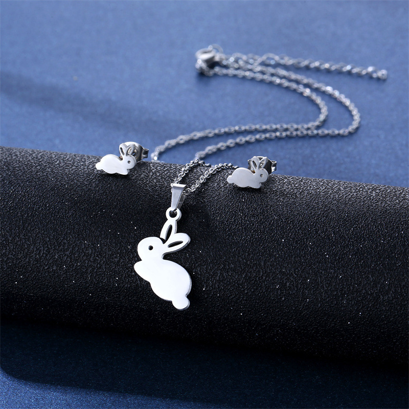 Simple Style Letter Plant Heart Shape Stainless Steel Earrings Necklace 3 Piece Set