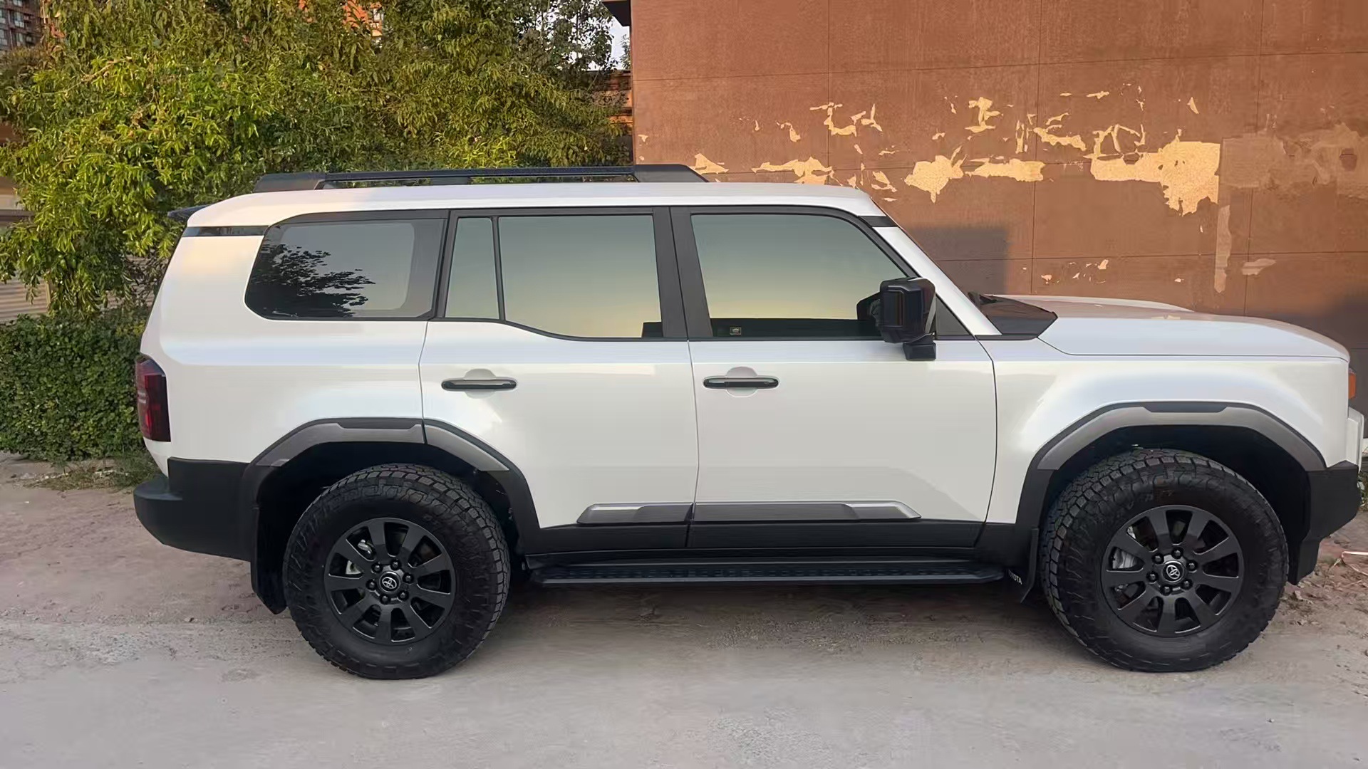Suitable for 24 Prado Lc250 Wheel Arch Body Trim Strips, Original Factory Door Anti-Collision Bright Strips Modification