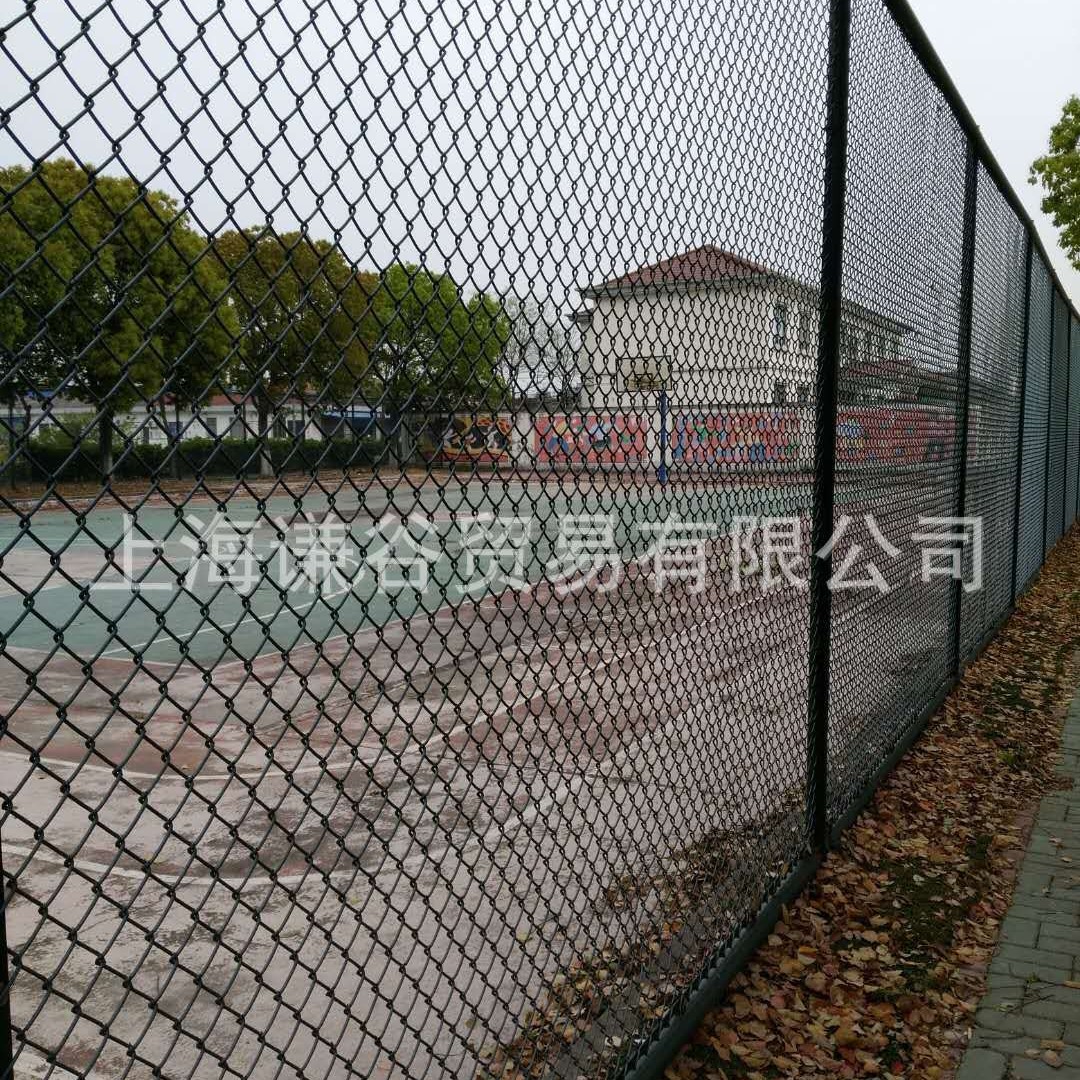 厂家4.0勾花网浸塑围栏球场专用防护栏