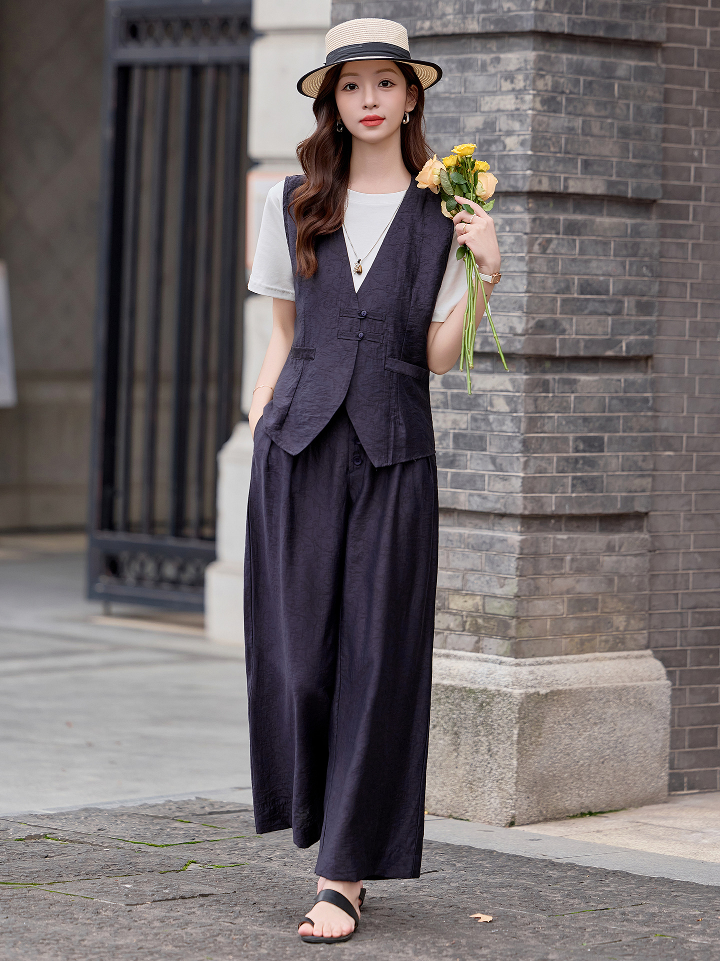 Bộ quần áo nữ hai mảnh gồm áo vest cổ V và quần ống rộng phối đồng bộ — Đỏ nâu, Xanh lông mòng đen