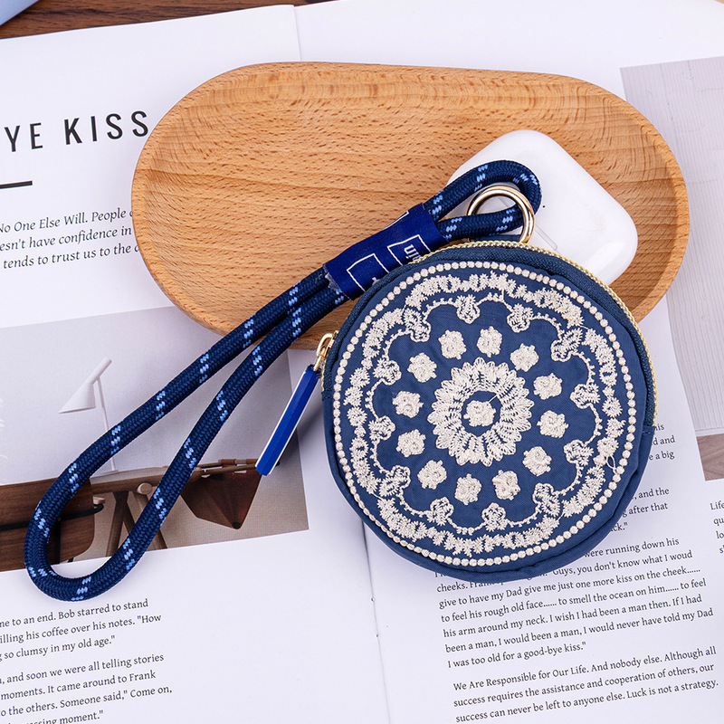 夏の新しい刺繍入りコインポータブル小型バッグ多用途カジュアルデイリー防水収納キーヘッドフォンハンドバッグ|undefined