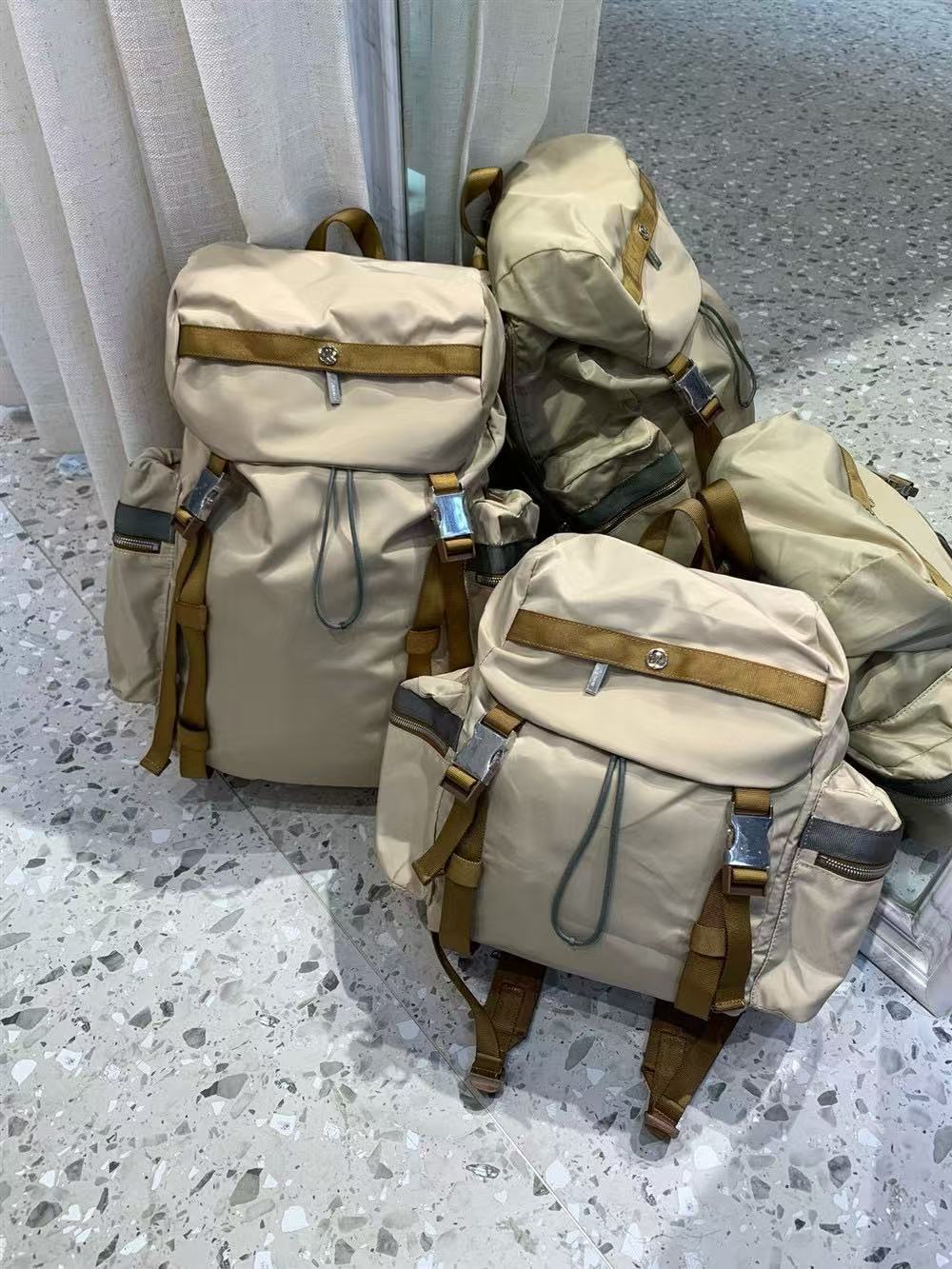 新型lu家25リットルランドセルナイロン旅行防水アウトドア大容量高級感通勤登山バッグママ