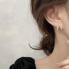 Brand fashionable universal earrings, simple and elegant design, internet celebrity