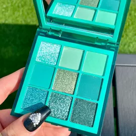 粉饼;眼影;眼线