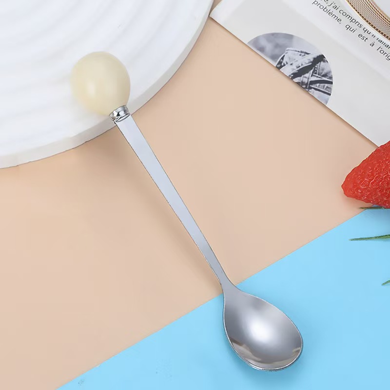 Cuchara blanca lechosa