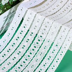 新商品の透かし彫りの綿布の刺繍レースはリボンの洋服を着ることができます。