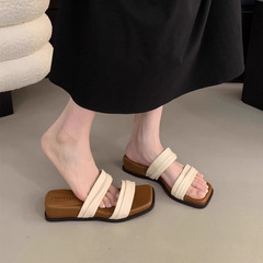 女性が夏に外で履く厚底スリッパ、新しいウェッジサンダル、フレンチな優しいフェアリースタイルのオープントゥの美しいサンダル