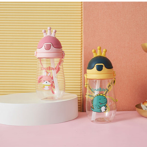 New model strap water bottle for children, cute cartoon crown straw cup, portable outdoor water cup, biting learning to drink cup