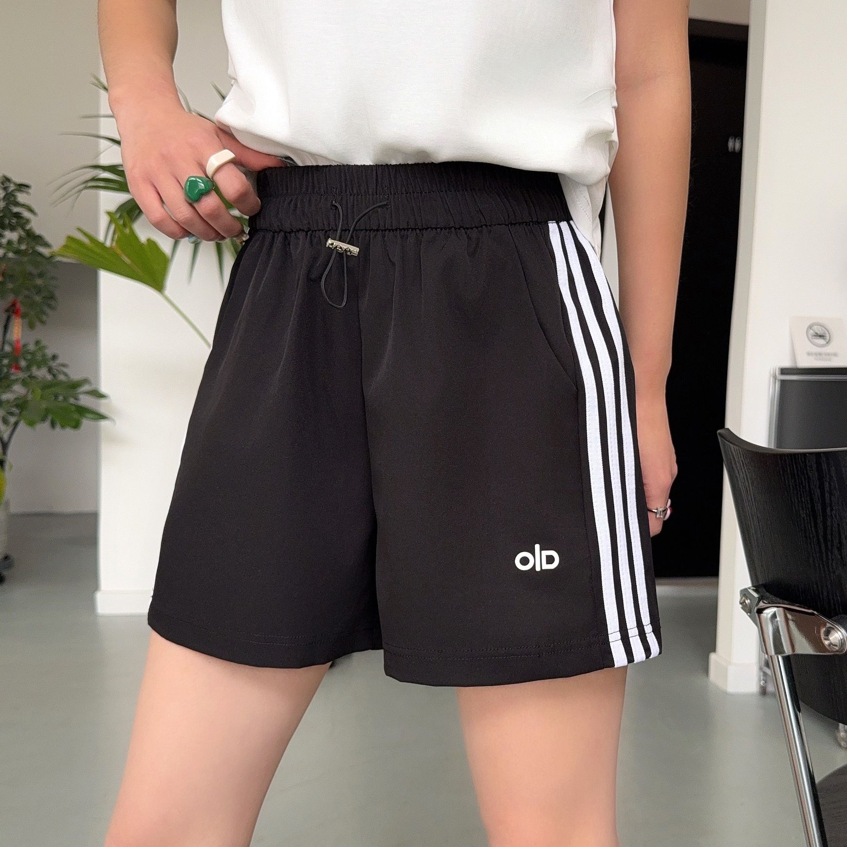 검은색