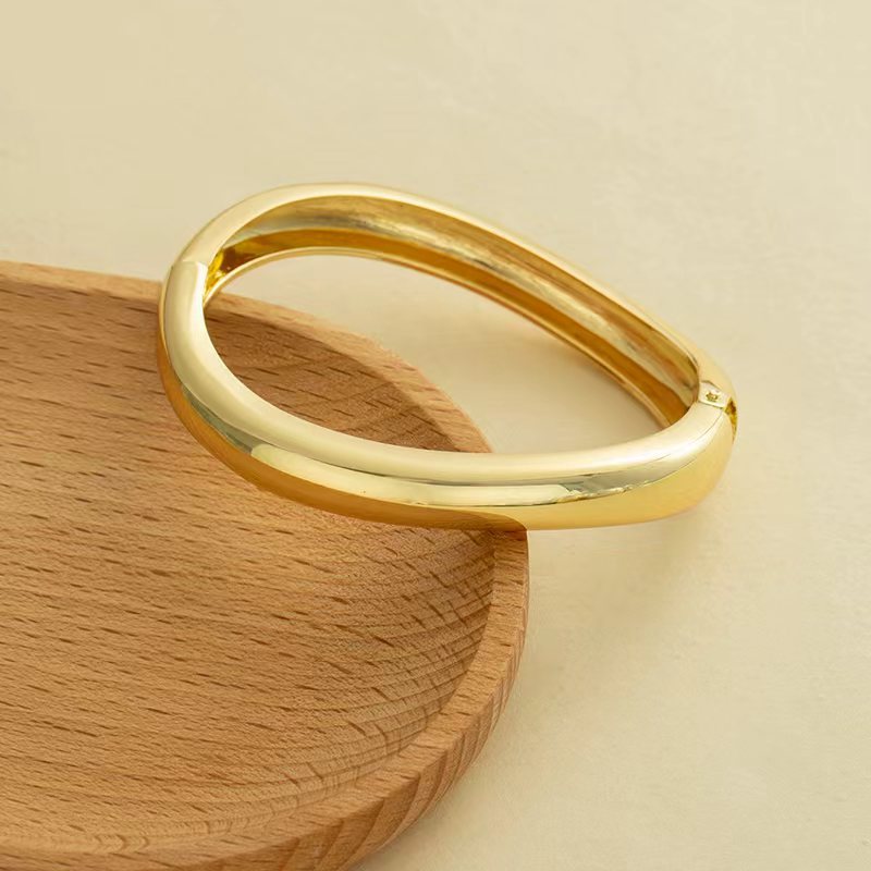 Europa y los Estados Unidos lujo transfronterizo diseño ligero de la industria pesada sensación pulsera metálica brillante abertura pulsera geometría minimalista personalidad amplia joyas