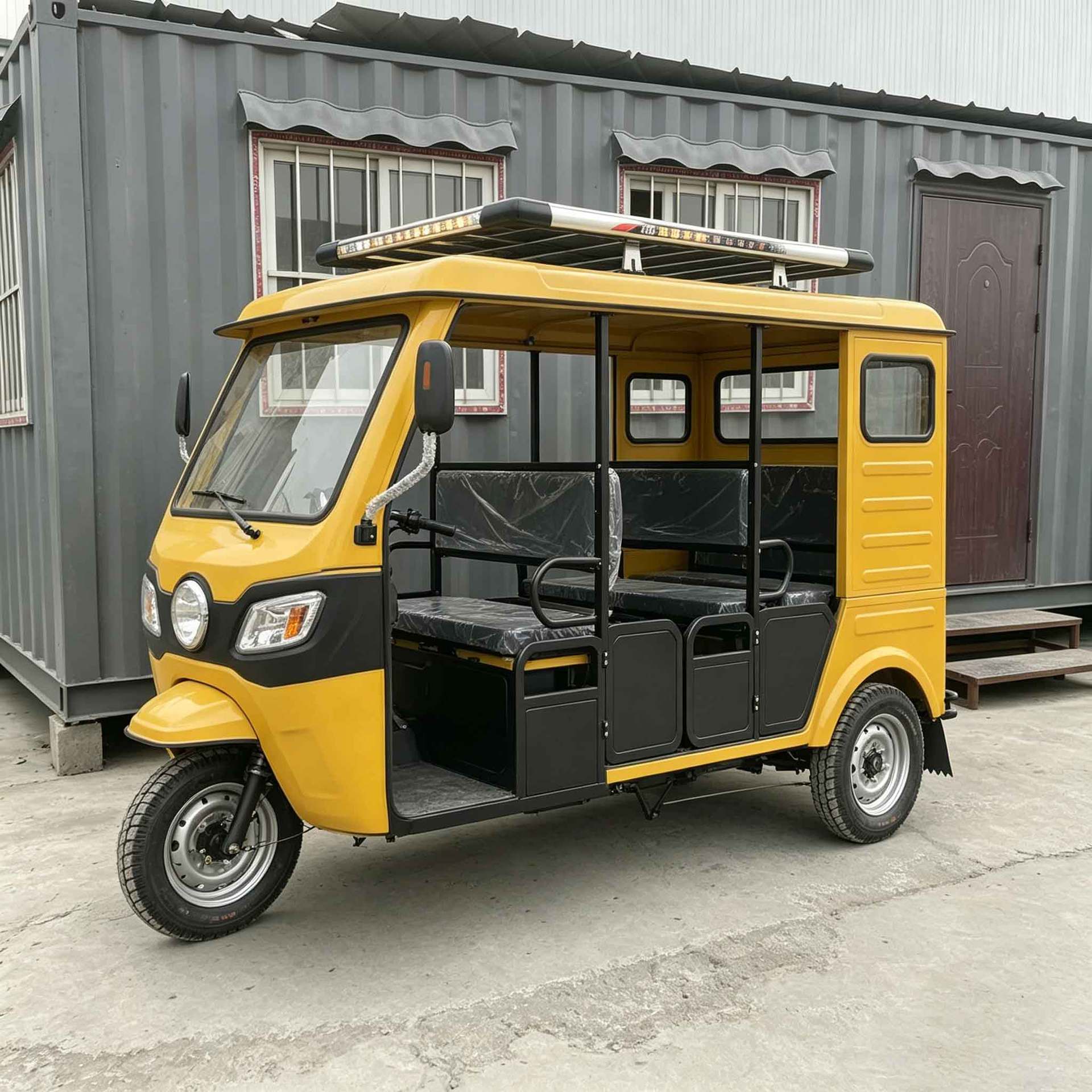 Fuel-Efficient Hot-Selling Tuk-Tuk for Passenger and Cargo Transport, Three-Wheeled Vehicle for Tourist Attractions, with Canopy for Passenger and Passenger-Carrying