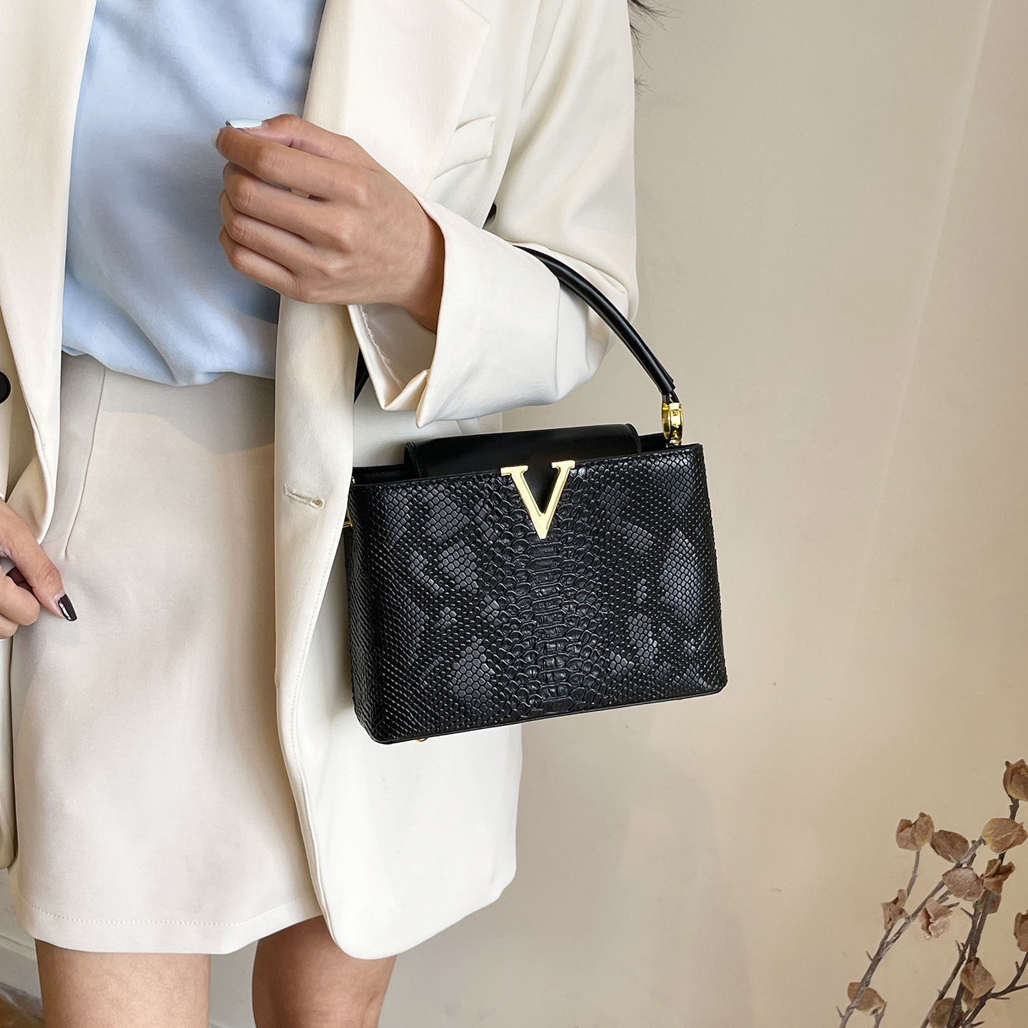 Bucket Bag Cross-Border New Model Bag Colorful Snake Pattern Handbag Single Shoulder Crossbody Bag Crossbody Single Shoulder Foreign Trade V-Shaped Women's Bag