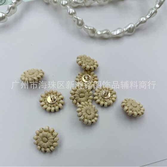 Hand-Woven Button 22L Straw Bohemian Beach Holiday Buckwheat apricot Wooden Bead Metal Nail in stock