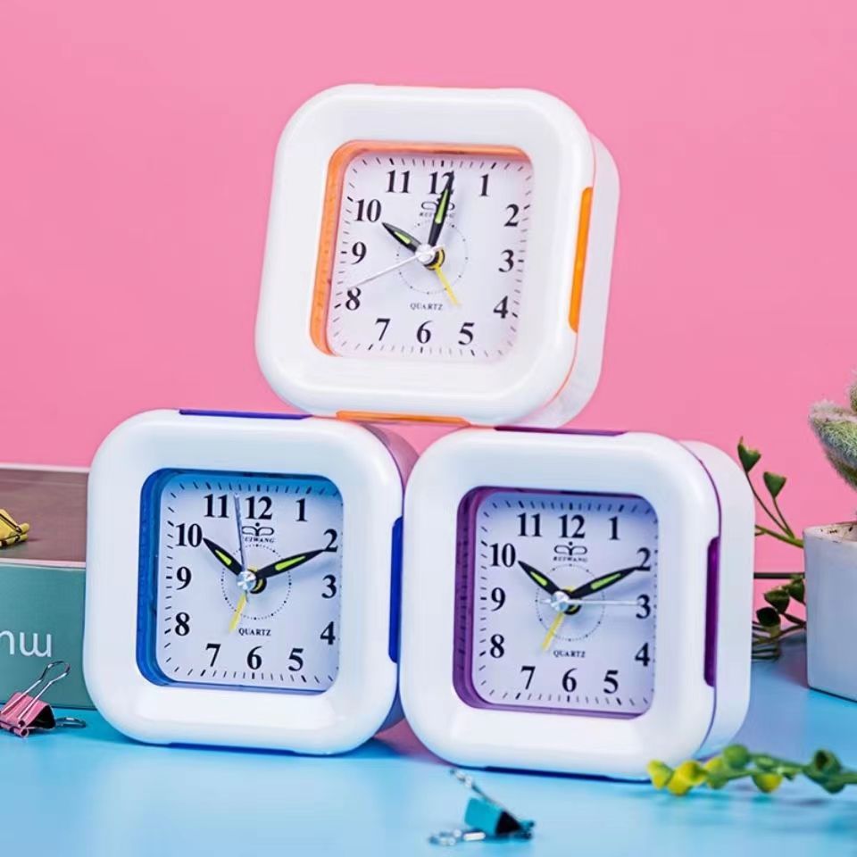 Fábrica directa de moda simple despertador de plástico cuadrado pequeño dormitorio cabecera silenciosa despertador de plástico reloj digital