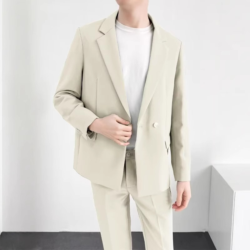 スーツのスーツの男性の韓国版の修身のごろつきはかっこいいです。