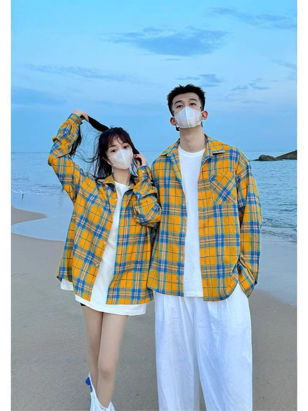 アメリカのレトロな黄色の格子のシャツの女性の春と秋の長袖のシャツのゆったりしているカップルのカジュアルな上着のコートのデザイン感|undefined