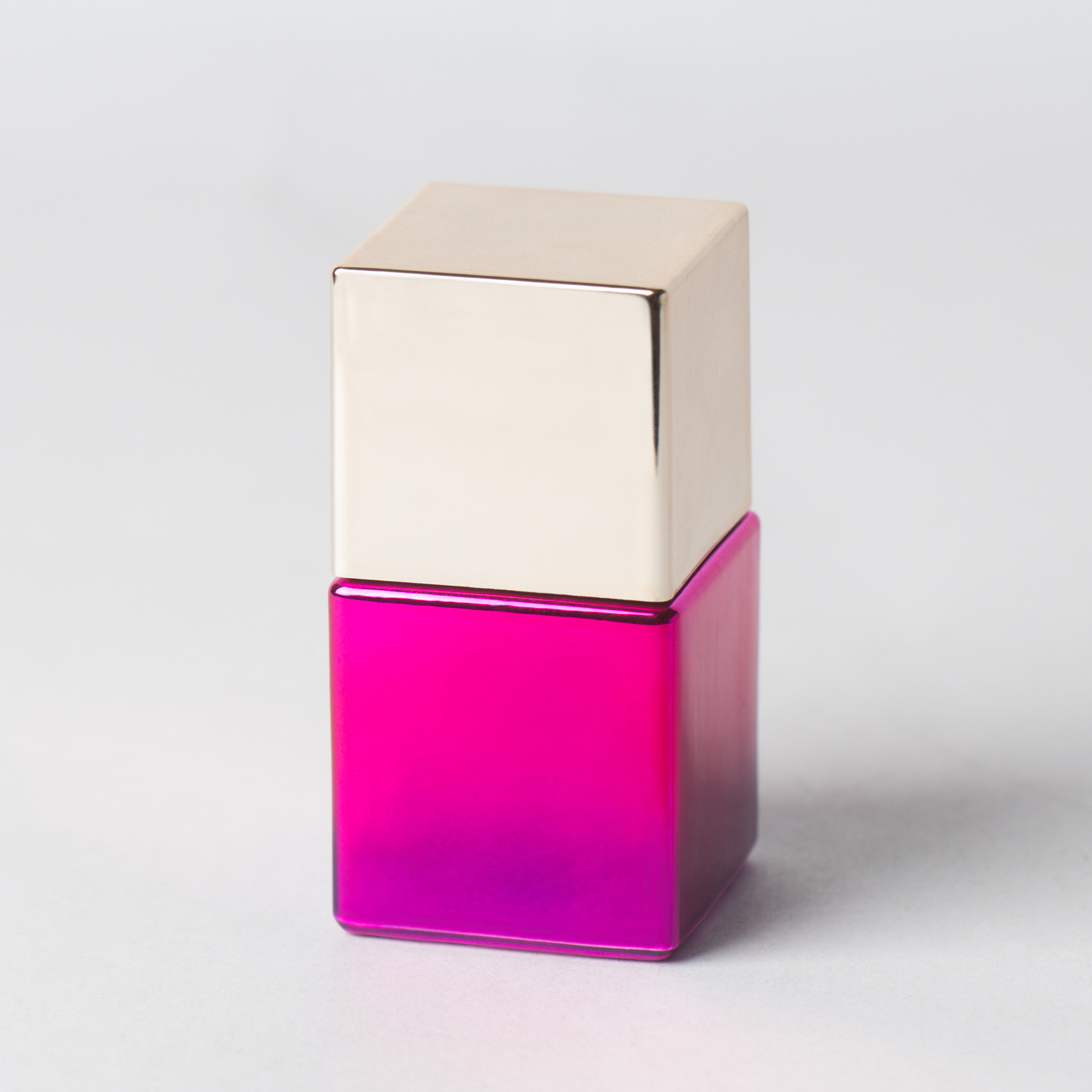 源头工厂甲油胶瓶 指甲油瓶 一瓶一色喷涂 漆面坚固不掉漆 质量稳