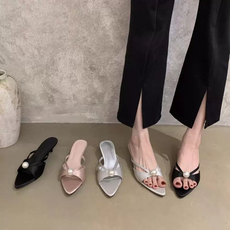 Сердцебиение весной французский стиль жемчужная узкая pointed каблук женские 2025 весна и лето новый стиль тонкий каблук внешние сандалии