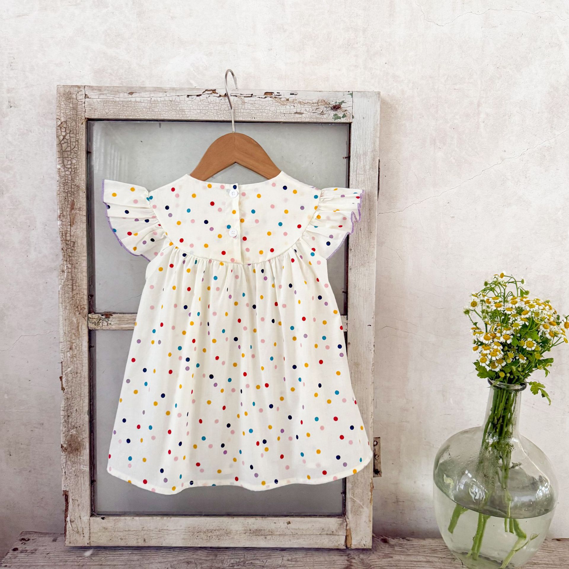 Ins coreana niña bebé moda de verano vuela manga ondulado punto bordado vestido de princesa vestido de niña