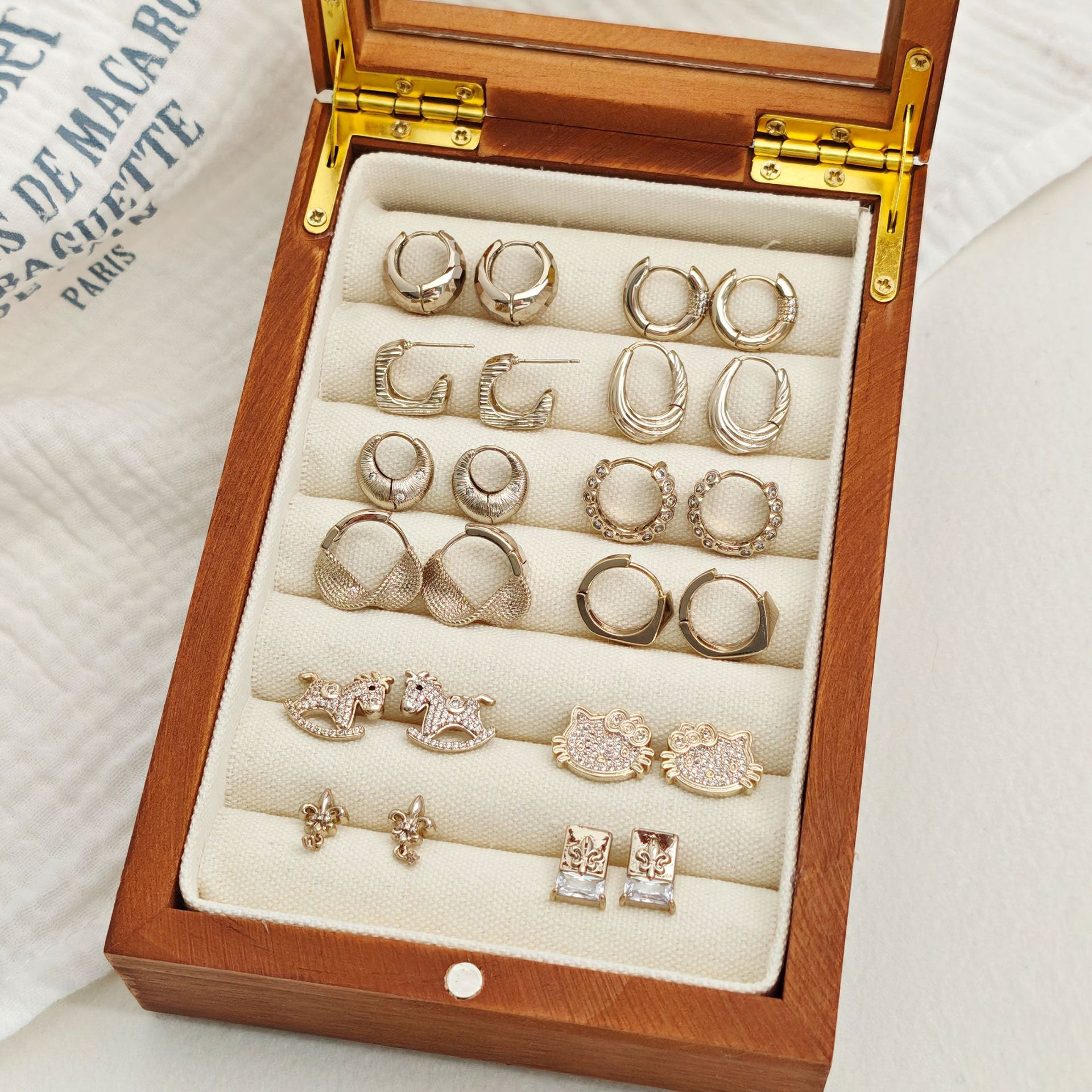 Korean-style ins-inspired niche design gold-plated zirconia stud earrings, popular light luxury high-end light titanium gold ear cuffs